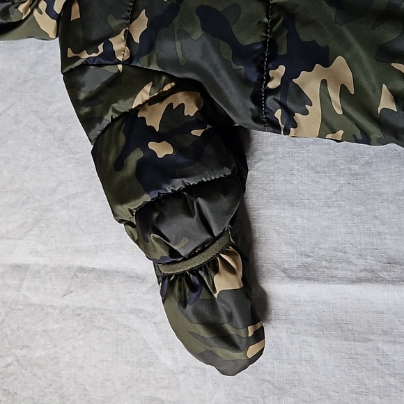 Old Navy Baby Camouflage Puffed Footed Snow Hoodie Jumpsuit Size 6 to 12 months - Picture 5 of 14